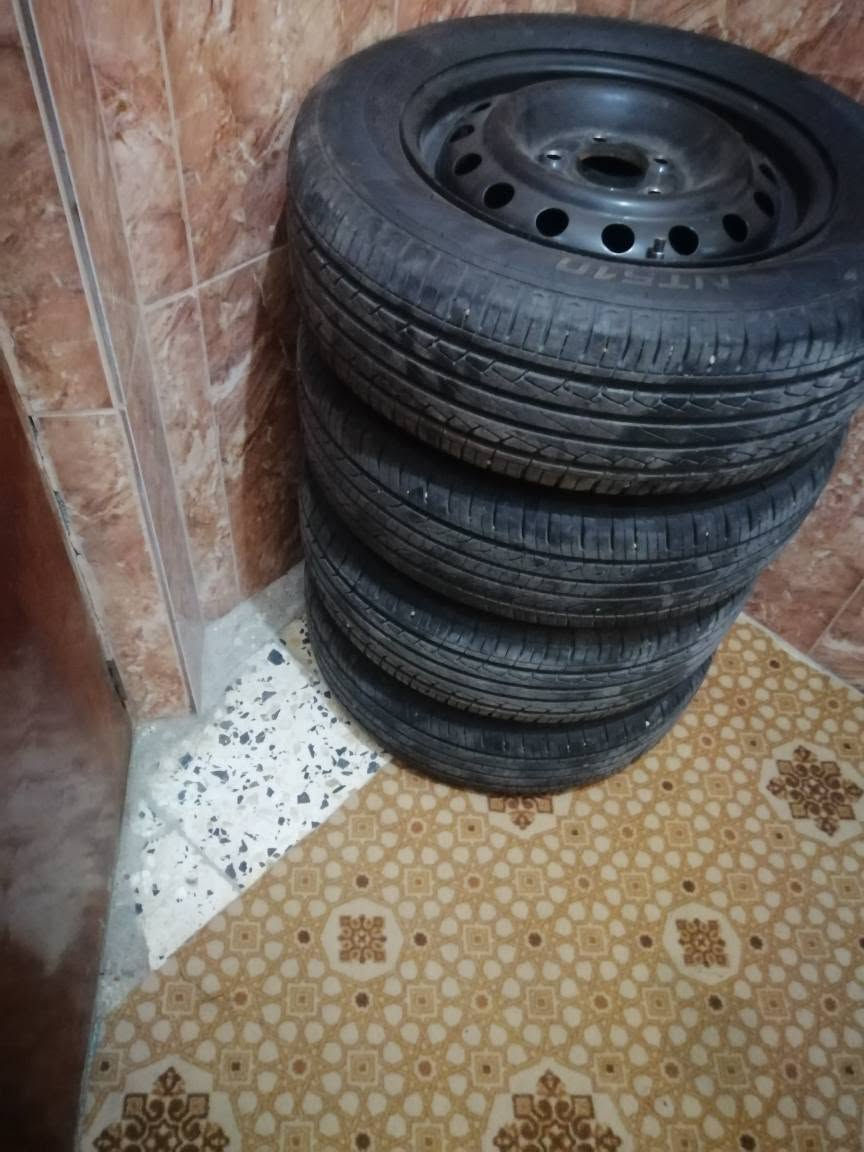 تخم تايرات مع رنكات قياس 15/ 65 / 195 يرهم للنترا وسيراتو والفورتي وكل سيارات الكوريه جديد كلش كلش جديد مكفولات من البنجر وركعه والعواج استخدام شهر واحد فقط كسر كارتون سعرهن ٣٠٠ للاتصال *********** البصره البصرة, العراق
