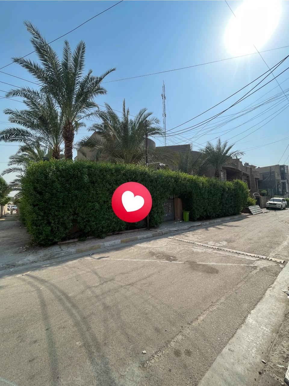 � الموقع: البلديات – منطقة الـ UN – المربع الذهبي
📐 المساحة: 300 متر + 100 متر تشجير وحدائق 🌳

🔹 تفاصيل الدار:
▫️ عدد غرف النوم: 7 غرف
▫️ الطابق الأرضي:

* استقبال واسع
* غرفة نوم
* مطبخ
* هول كبير
* عدد 2 حمام

▫️ الطابق الثاني:

* 2 غرفة نوم سويت
* 5 غرف نوم عادية
* حمام

▫️ الطابق الثالث:

* غرفة نوم
* بيتونة

✨ الدار مناسبة للسكن العائلي الراقي أو للاستثمار
✨ موقع هادئ ومميز قريب من جميع الخدمات

📞 للاستفسار والمعلومات أكثر يرجى التواصل على الخاص أو الاتصال***********
