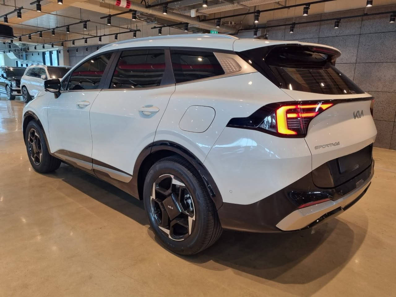 #KiaSportage 🔥

Model 2025🔥

4.000km🔥

1600cc🔥

المواصفات / Options:

•كاميرا 360
360Camera 

• شاشة تاتش كبيرة مع نظام ملاحة / Big Touchscreen with Navigation

• كاميرا خلفية + حساسات ركن أمامية وخلفية / Rear Camera + Front & Rear Parking Sensors

•شاشه العرض الأمامية
Hud display 

• بلوتوث + USB + Apple CarPlay & Android Auto

• كروز كنترول / Cruise Control

• تكييف أوتوماتيك ثنائي التحكم / Dual Zone Auto A/C

• جنوط سبور أصلية / Original Sport Alloy Wheels

• إضاءة LED أمامية وخلفية / Full LED Lights

• مقاعد قماش فاخرة / Premium Fabric Seats

• دخول وتشغيل بدون مفتاح / Keyless Entry & Start

• عجلة قيادة متعددة الوظائف / Multi-Function Steering Wheel

 
• مرايات كهرباء قابلة للطي / Electric Folding Mirrors

العربيه تعاقد وجاهزه علي الشحن 🚢

 ☎️للتواصل فون 
01061040555

لتفاصيل علي الواتساب
 https://wa.me/201061040555

#KiaSportage2025 
#car2025
#عربيات
#كورياالجنوبية
#cars 
#sportage


**إذا كنت صاحب هذا الإعلان وتريد حذفه لأي سبب، رجاءا أرسل رسالة إلى الدعم الفني**