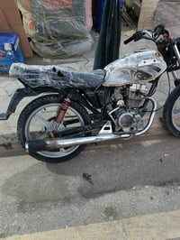 للبيع دراجة فيوم اوراق لونها احمر موديل 2010للاستفسار07835328126