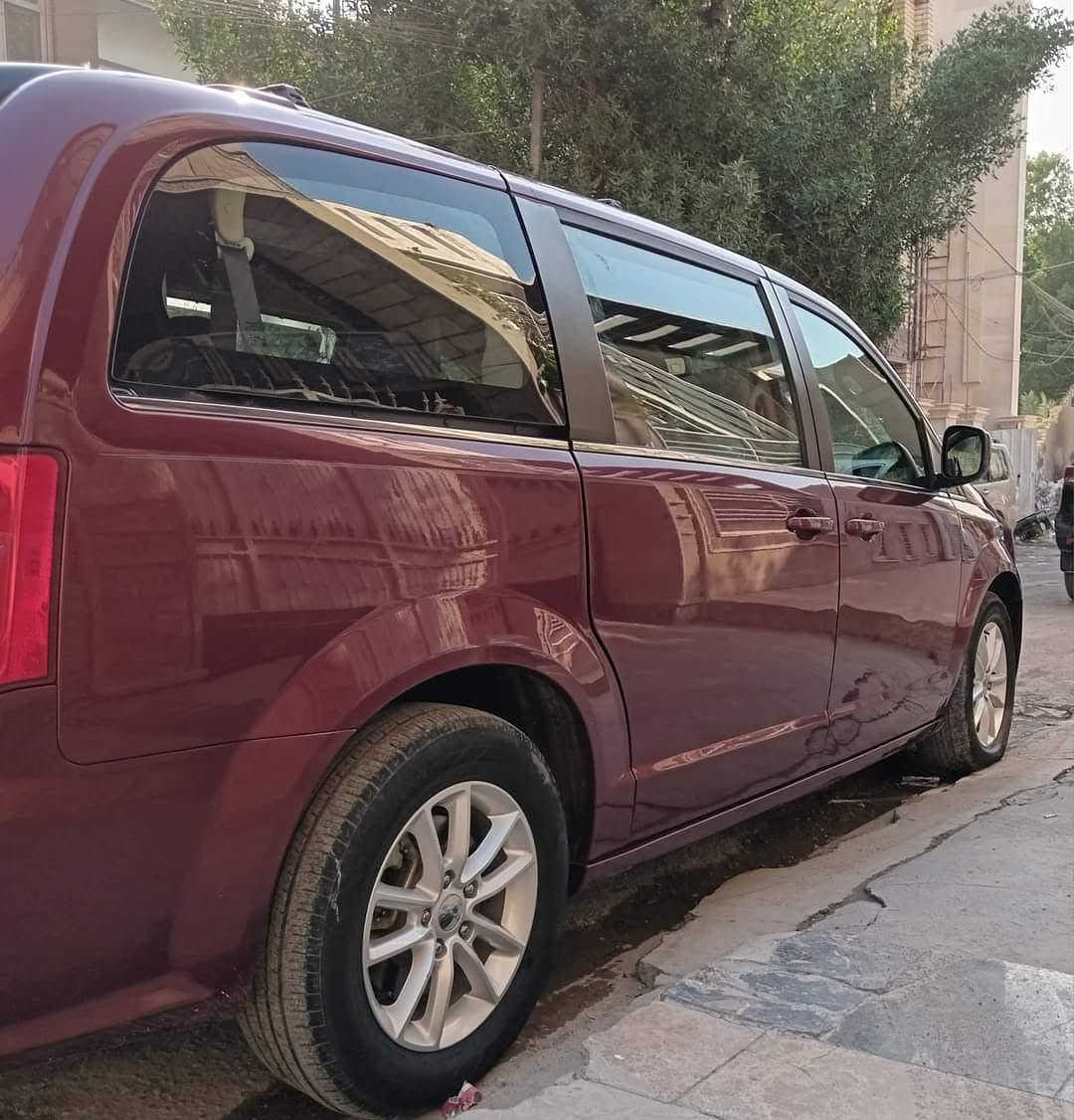 السلام عليكم... كرفان للبيع موديل ١٨.  السيارة جديدة خير من الله ضررها قبق الجنطة الخلفي فول مواصفات بغداد تحويل مباشر، والسنوية لسنة 30... ثلاث قطع تبريد.منظومة غاز المكان بغداد الشعب السعر 175
الاتصال ***********
