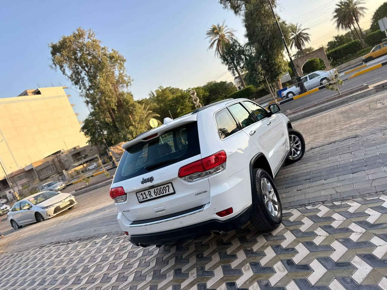 السلام عليكم جيب لاريدو موديل 14
فول مواصفات بنورما دبل سلايت
سيارة خليجي 1/1 لمتد مواصفات معروفه 
السيارة جكات شرط كلشي شغال بيهه 
سيارة صدر باتري  تبريد فول
سيارة ماتصرف عليهه دينار مال جناي  سنوية باسمي ثاني يوم تحويل 7783058547 غير متواجد عل فيس
مكاني بغداد البياع السعر (225 )  او  بيهه مجال
