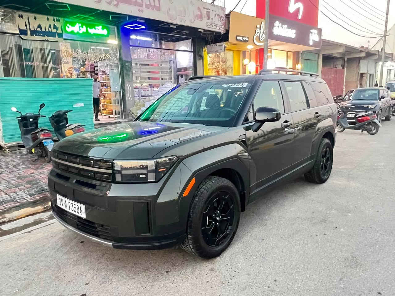 � للبيع هيونداي سنتافي XRT 2025

✨ لون زيتوني مميز وفخم
📍 بحالة ممتازة جداً

* موديل: 2025
* الفئة: XRT
* المحرك: 2.5 لتر تيربو
* القوة: 277 حصان
* دفع رباعي AWD
* ناقل حركة أوتوماتيك 8 سرعات
* عدد المقاعد: 7
* شاشة كبيرة ونظام Apple CarPlay وAndroid Auto
* فول مواصفات * 
* ممشى: 15 ألف ميل فقط

السيارة نظيفة جداً، استخدام خفيف، وجاهزة للفحص. فئة XRT تتميز بالشكل الرياضي والارتفاع المناسب للطرق المختلفة مع تجهيزات متكاملة للراحة والأمان

*السيارة رقم شهداء كربلاء 
جاهز للوكالة باي وقت
* ايرباك بردة فقط وراجع سستم 
*تبديل باب خلفي اصلي وكالة 
مع صبغ نص الباب الامامي 
*السعر ب245$
ترهم بيع ومرواس ومدة 6 اشهر 
مكانها كربلاء
***********
