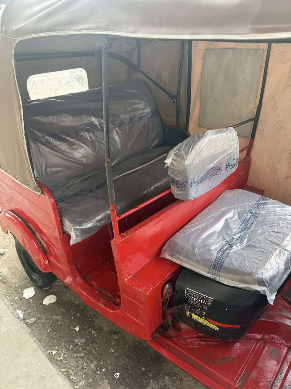 سلام عليكم تكتك 18 اوراق اصوليه التكتك نضيفه كبل تطلع للشغل كير مكينه مكفول مكينه 20 التكتك معمره اخياسات مابيها سعرها 3450 وبيها مجال حك الجيه *********** الي اتعجبه يراسل واتساب  مكاني بغداد ملعب الزوراء
