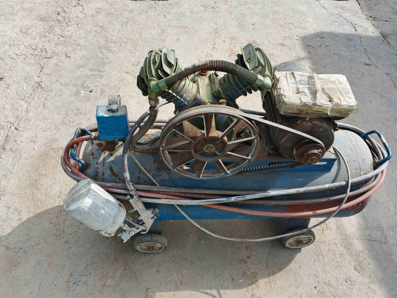 السلام عليكم تروسة حجم 150 ضاغطة جديدة دقيقة تترس هوة وياهة صوندة 10 متر ومسدس *********** وموجود وتساب
