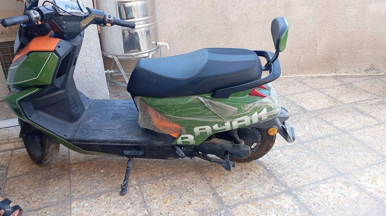 السلام عليكم دراجه شحن للبيع نضيف جديده بعدهة بلضمان شركه الريان ست بطاريات ضمان ٦ تشهر وضمان الملف والعقل سنه العنوان العنوان الشعب حي الجزائر السعر 1150 مليون وميه وخمسين الارقم ***********
