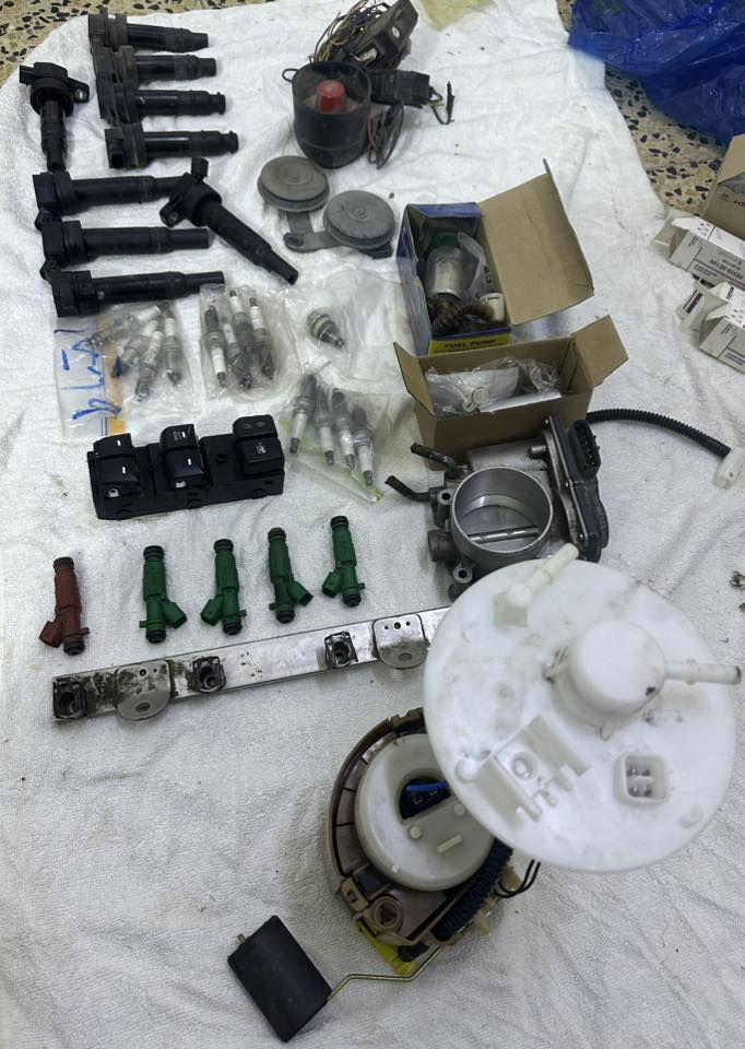 السلام عليكم اخوان ذني احتياط يفيدن بسياره او تستخدمهن هم ماكو شكال تخم مجول النترامحرك1800 تخم مجول اكسنت 1600 تخم نوزل النترا هو ولمصطره فيتبم 2 قاعده فيتبم النترا جهاز انذار ولف راجع النترا بلكات النترا و اكسنت مضلع جويتر وهورن وتحكم مال جام  كلهن شغالات وعلفحص تفحص ياله تاخذهن سعر 175 هي بس العبوه ب 150 عبوه اصليه مال تفصيخ ف كلهن ب 175 العنوان بغداد
واتساب ***********
