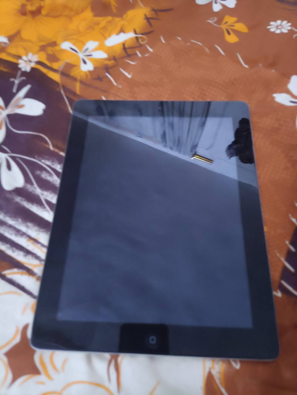 السلام عليكم ايباد ipad الذاكره ٦٤ جهاز مكفول من كلشي بطاريه فول السعر ٦٠وبي مجال التواصل ***********
