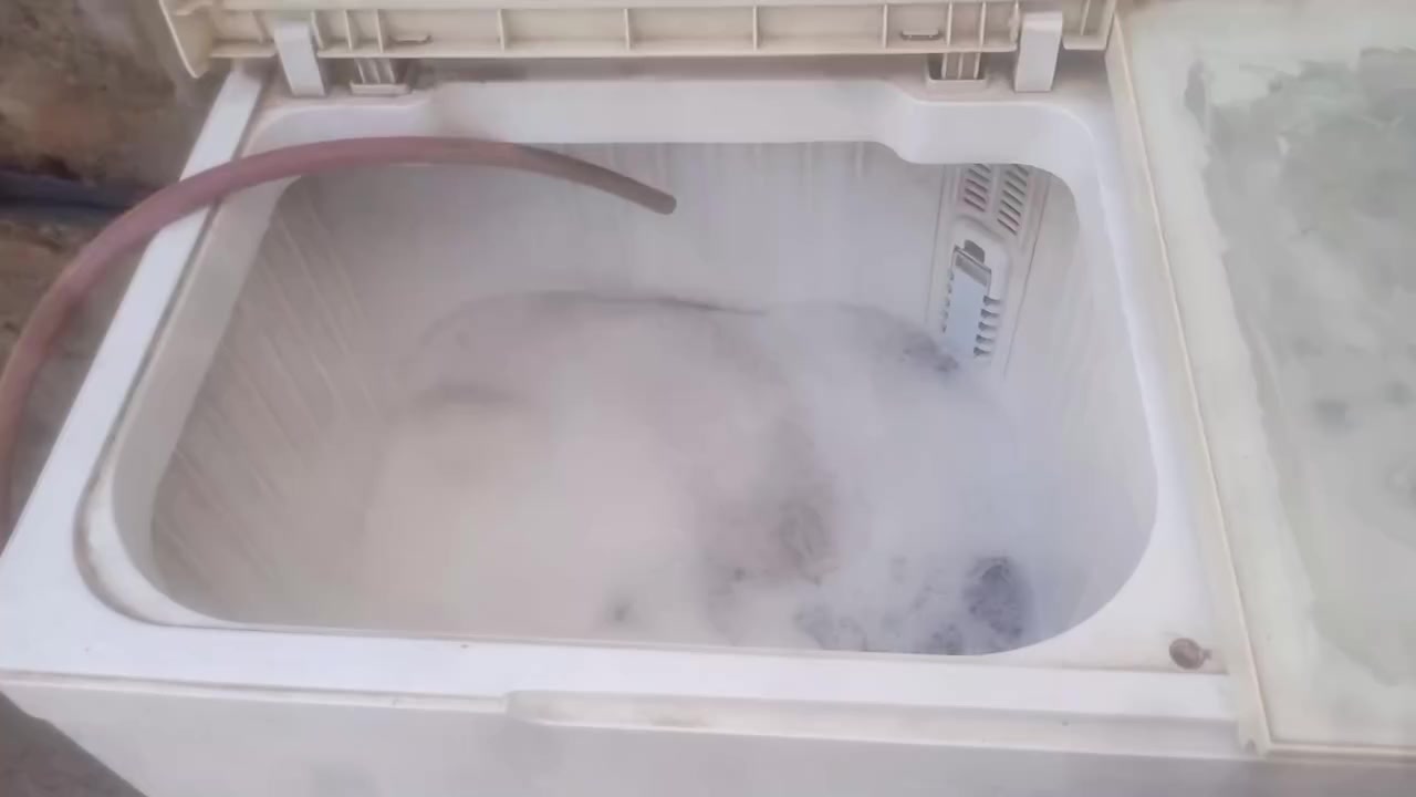 للبيع غساله يتاشي 13 كيلو تأخذها بشرط السعر 80 العنوان حي الانتصار التواصل *********** بي واتساب *********** يوجد توصيل حسب المكان
