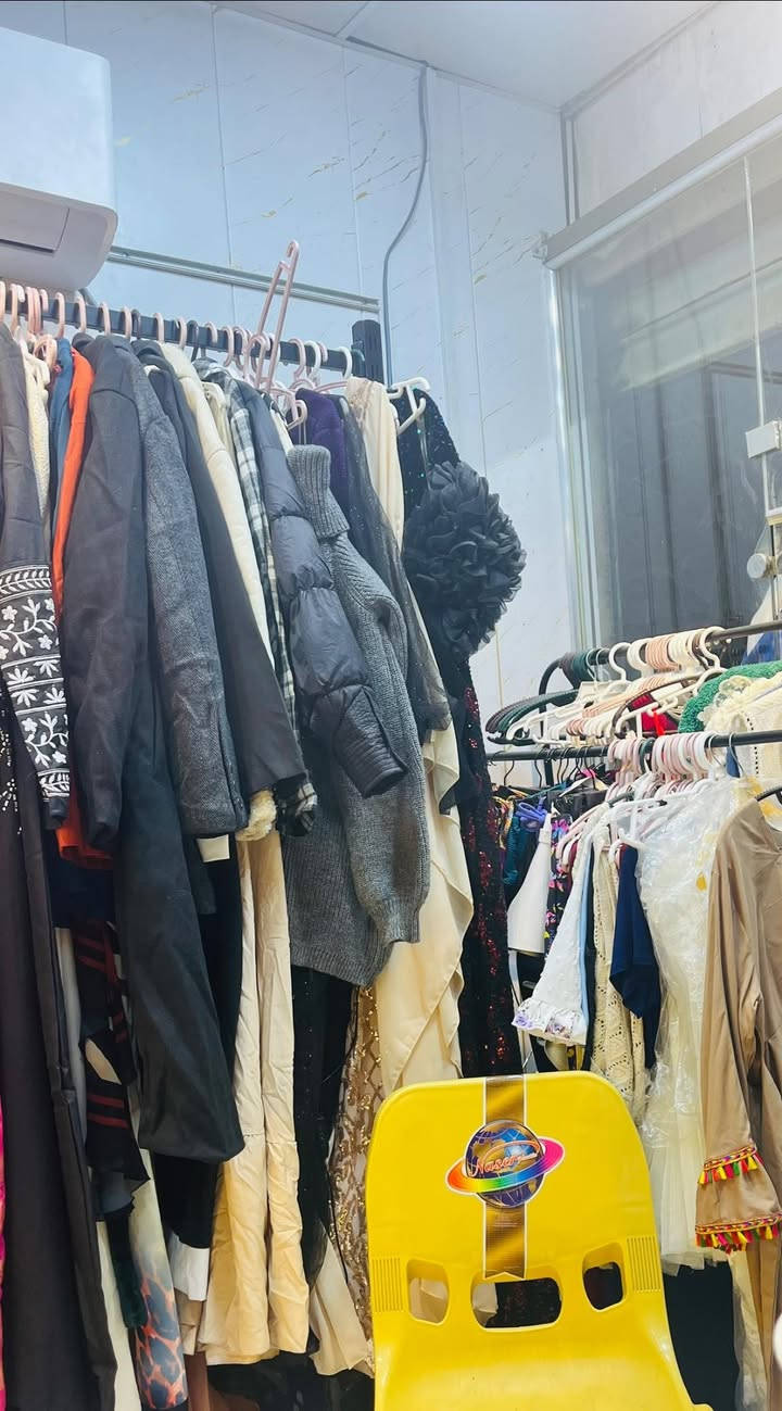 عندي مجموعه ملابس شي ان 90 قطعه بيهن شتوي وبيهن صيفي وفساتين حفلات وياهن  سعرهن كلهن 300قفل يوجد توصيل


**إذا كنت صاحب هذا الإعلان وتريد حذفه لأي سبب، رجاءا أرسل رسالة إلى الدعم الفني**