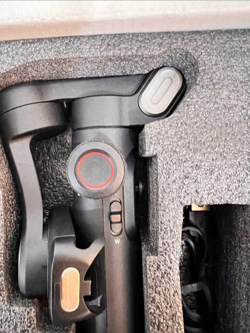 السلام عليكم شباب  اوزمو حترافيه مال تصوير
جديده غير مستخدمة شغاله وكامل ملحقاتها فول موصفات بيها (مليانه مودات )مكاني موصل توصيل  محافضات موجود سعرها 75الف وبيها مجال شي قليل 
***********
