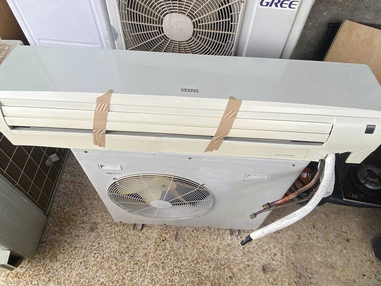 السلام عليكم
اثاث + سبالت للبيع 

سبالت كافة الاحجام موجودة شرط الضمان والفحص 

***********
واتساب 
☎️📞📩
