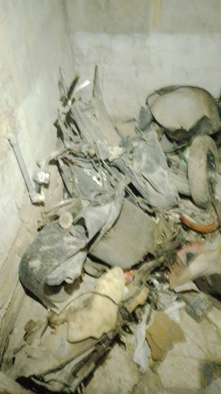 السلام عليكم عندي ثنين عصفوريات واحده مفصخه بس كامله هيه والكفرات ملاته الونه الدراجه المفصخه سوده وعني هاي الدراجه الحمره كفرات ملاته جديده وعطله بس كابريتر مالته تعبان وهيه متروكه من صاله شهرين مامشتغله اجيب ستوته تحملهن وبلعافيه عليك (مكاني) سبع قصور الاوسمه رقم تلفوني *********** او الخاص مفتوح السعر ب٧٥ وبيهن مجال
