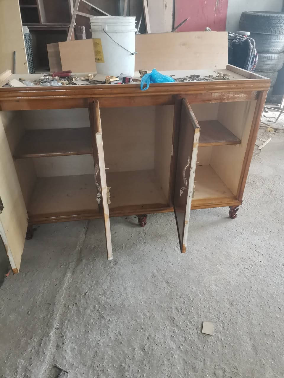 بيوفي متر وستين تزكام درج اولا وج صاج ٤ ملم ظهر ٤ ملم معمل ومعرض السلام العمل الغرف الصاج والكناتير والبوفيات بنوعها شغل درج اولا رقم الهاتف ***********
