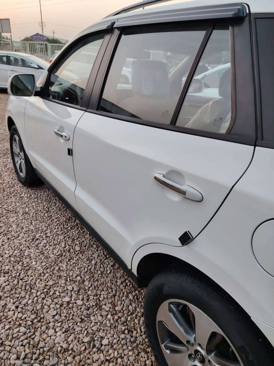 السلام عليكم ورحمة الله وبركاته 

سنتافي 2012 رقم دهوك بأسمي فول مواصفات واحد على واحد 4 سلندر بيها نص جاملغ رش بدون دواخل وبدون فتح سياره جديده وحلوه السعر 160 وقابل للتفاوض 
للاستفسار الاتصال على الرقم ***********
