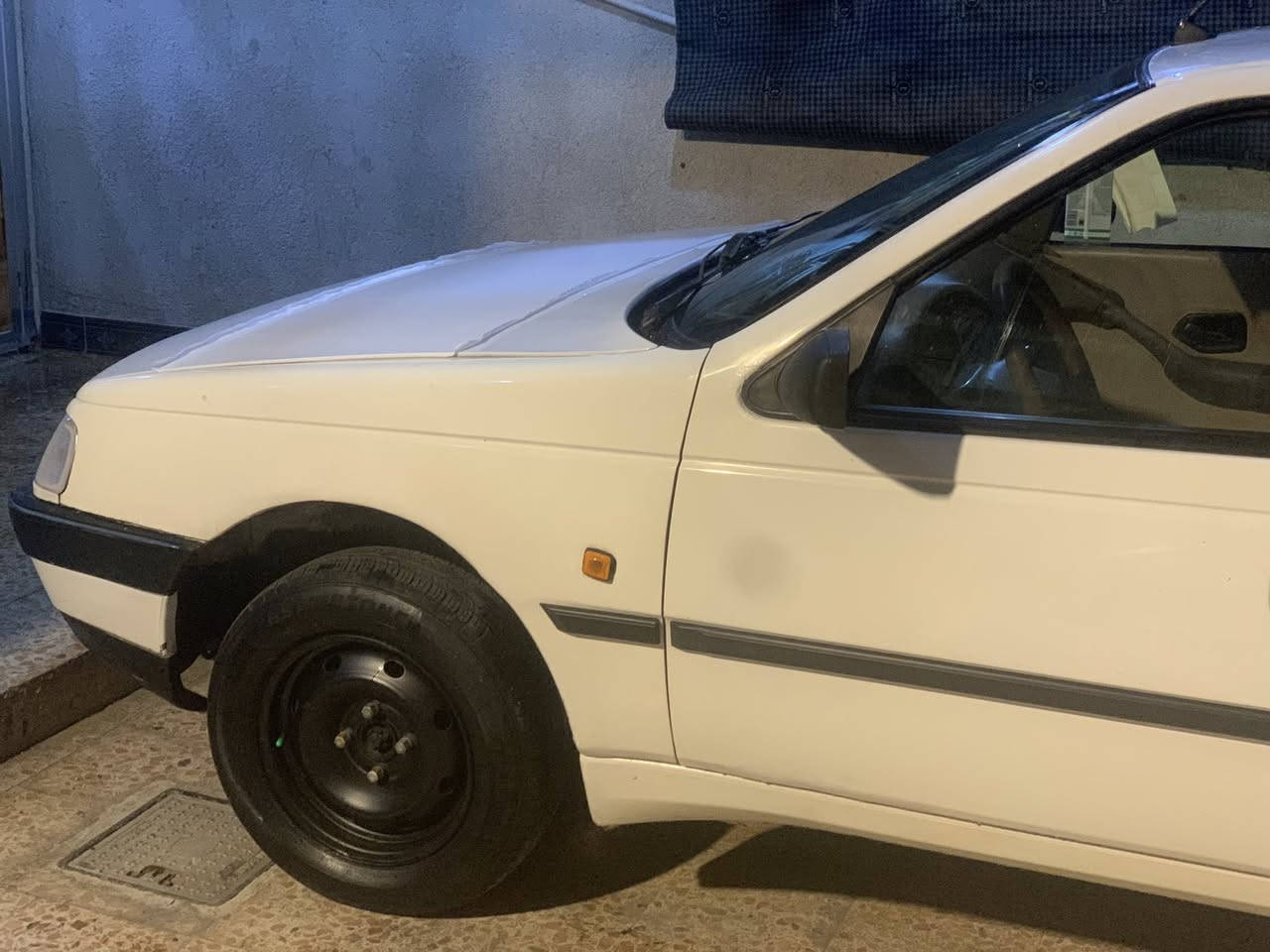 بيجو ٤٠٥ السياره جديده موديل ٢٠١٠ مكفوله من ضربه وتبديل وصبغ ماعدا هلال خلفي مرشوش الباقي كفاله ماشيه قليل مكينه كير حداده كله كفاله تخم تاير تبريد نقص غاز فقط سنويه ٢٨ رقم بصره السعر ٣٥ للاستفسار ***********
