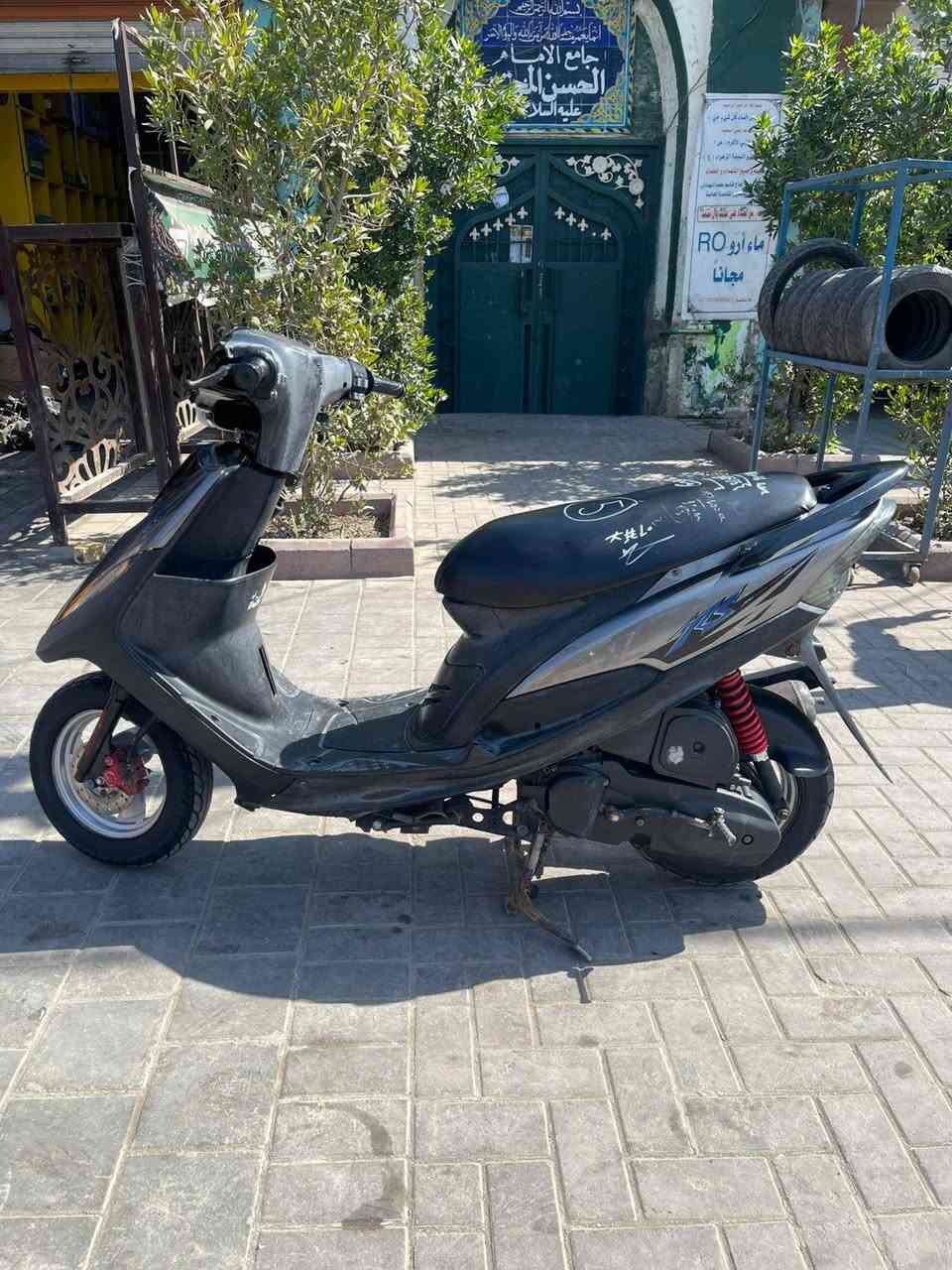 لسلام عليكم دراجه ماكس عدله للبيع مكفوله كفاله عامه شراي يتصل *********** العنوان بغداد مدينه الصدر المكينه ناعمه لاتبخير ولا تنقيص جيب فيتر وفحص
