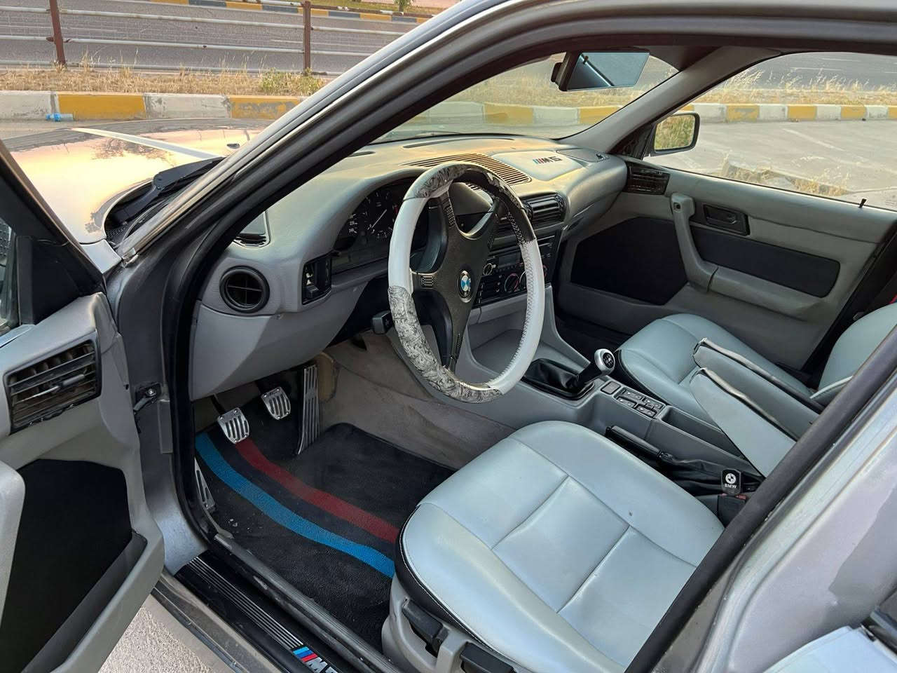 السلام عليكم BMW موديل 1991 محدث 1995 مكينه 520i كبس گير عادي تبريد وتدفئه سلايت مابي نقص برغي كأمره خلفي و امامي تصوير 4K سعر59وبي مجال رقم ***********
