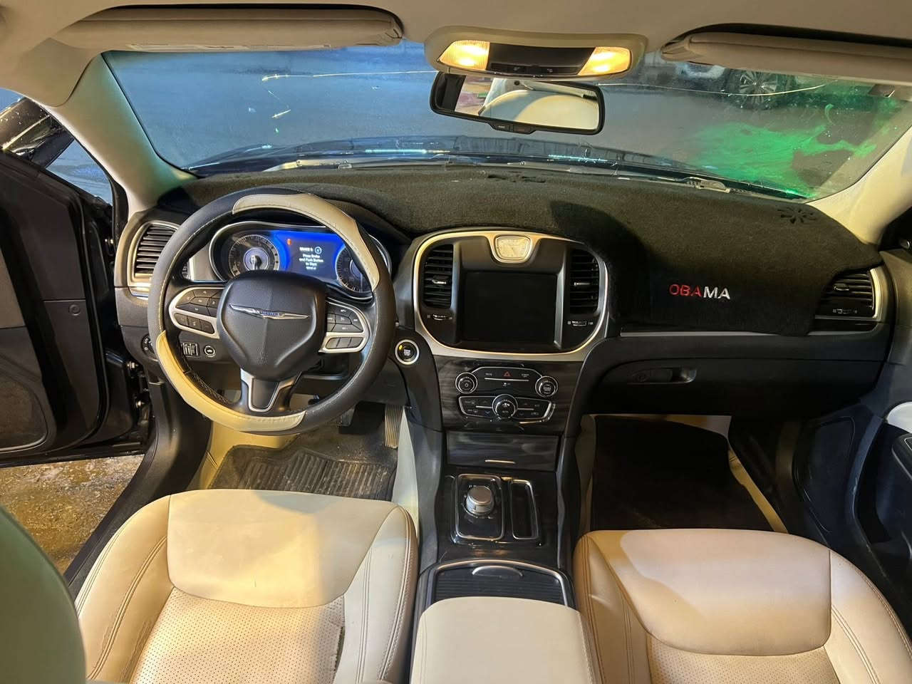 السلام عليكم اوباما 2018 اصل  ماشية 92 الف حقيقي استخدام شخصي السيارة خير من الله صدر خلفي امامي كلة جديد تخم تاير ويل مكسيكي اصلي السيارة جاهزة من كل النواحي العنوان بغداد الحادث قطعة وحدة تبديل البنيد حادث شطح البدنة ما مفتوحة *********** اللون كحلي
