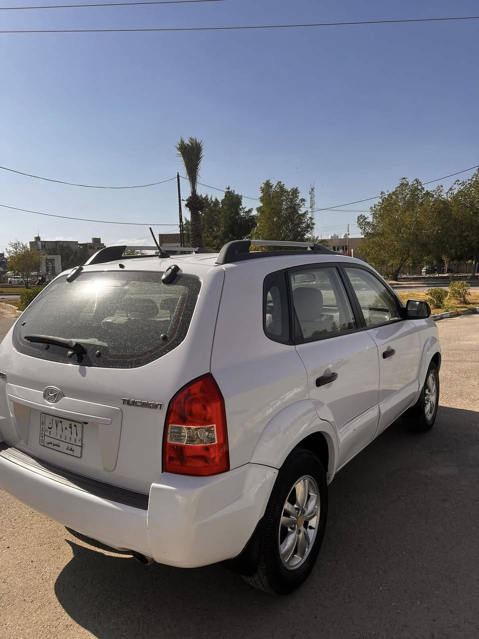 السلام عليكم 
توسان 2010 خليجي 
مواصفاتها معروفة مكينة 2000 دوش 
مكينة وكير بلاديات على وضع الشركة
السيارة مستلميها على ايدنا من الشركة
كلش جديدة وجاهزة من جميع النواحي 
ماشية 140 حقيقي 
مكاني بغداد / الكرخ 
رقم الهاتف ***********
