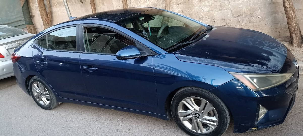 السلام عليكم من رخصة الادمن
النترا للبيع وارد امريكي رقم اربيل موديل ٢٠١٩ كير AT
السيارة نص فول رادار وحساسات وكاميرا خلفية وشاشة كبيرة
ماشية ١٤٠ 
الحادث موضح بالصور 
الجاملغ نفسة مفتوح ومشدود البنيد معمر 
السعر ١٢٨ وبيها مجال 
العنوان بغداد الجديدة الغدير 
***********
***********
