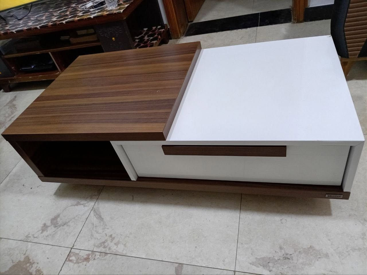 السلام عليكم أغراض للبيع كلماً وسعرة الغسالة جديدة استعمال مرة واحدة  والتخم تركي شاحنة ب١١ ورقة نضام جرباية والميز نضيف جداً كلة تركي / عنواني بغداد العامرية
رقم التواصل ***********

