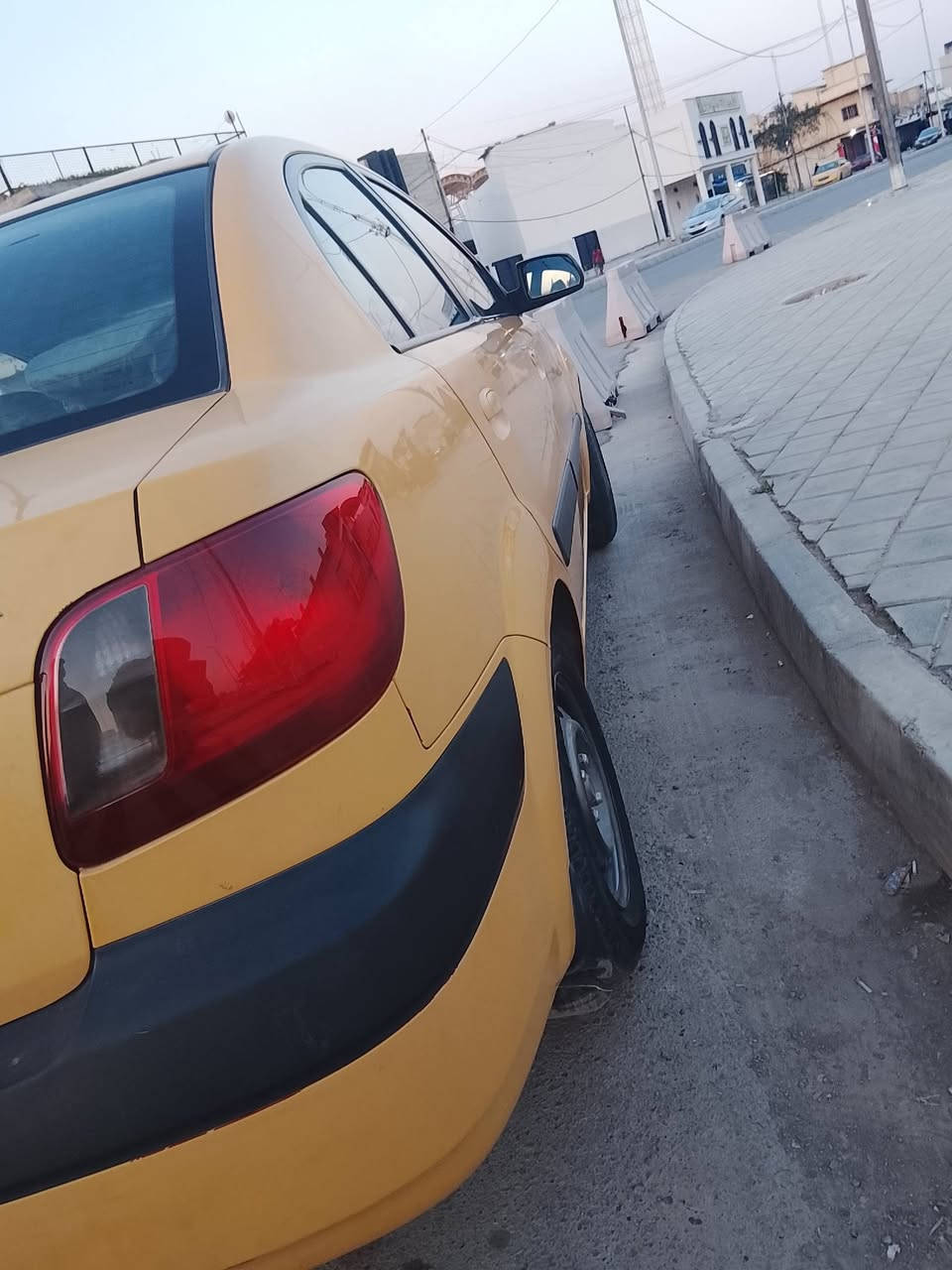 السلام عليكم كيا ريو موديل 2009 امريكي محرك 16 حادثها بين الباب والجاملغ بدون دواخل طخه بسيطه
مكفوله من الضربه والمعجون والتبديل على وضع الشركه شرط السونار كودات كلهن بلاديات بدون اي قطعه تبديل وايرمنيتها جديده طخمها جديد تخم تاير ياباني دوشمه جديده مكانها موصل المأمون شرعيها بالموصل رقم بغداد الجديد مصفره هيئه وغرامات 

***********

*********** ابو صالح
