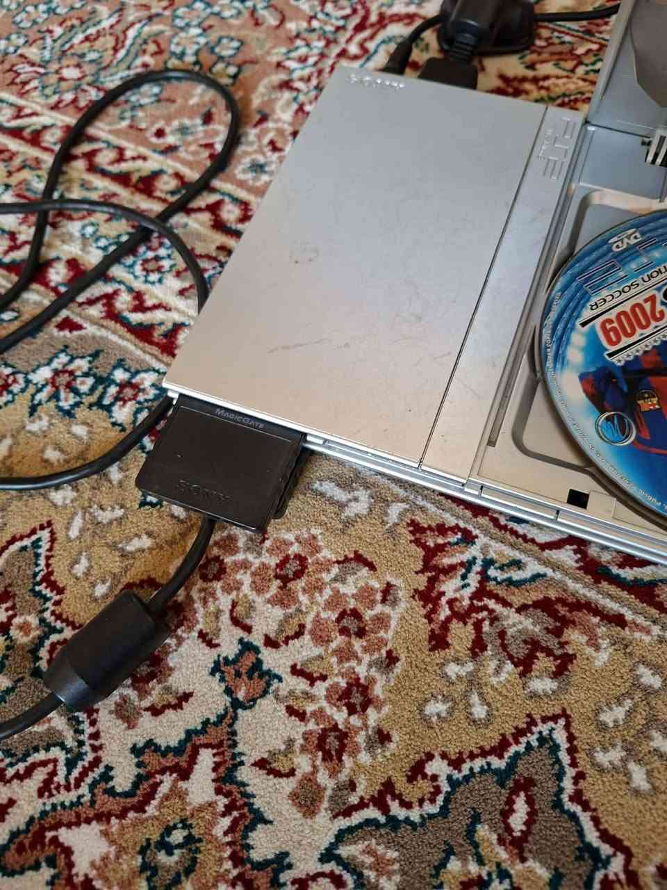 Playstation 2 | بلي ستيشن 2
جهاز بلي 2 مع جويستك اصلي وجويستيك  تجاري وقرص اصلي + 4 اقراص العاب من اختيارك 
الجهاز خالي من اي مشاكل مهكر تهكير داخلي يشغل اقراص منسوخه مفتوح كل الريجنات
السعر : 50 الف وبيه مجال قليل 
مكاني النجف الاشرف يوجد توصيل


**إذا كنت صاحب هذا الإعلان وتريد حذفه لأي سبب، رجاءا أرسل رسالة إلى الدعم الفني**