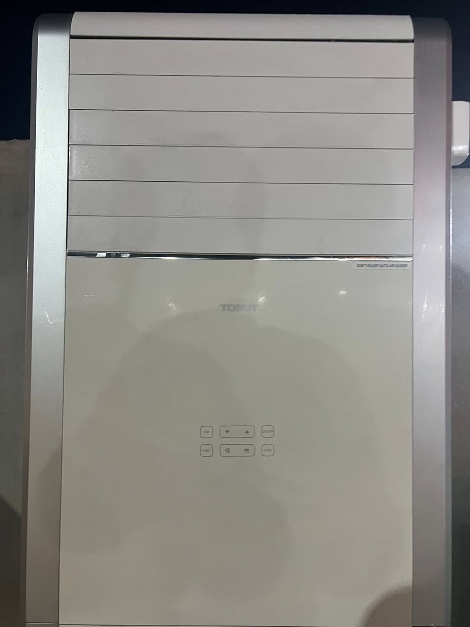 السلام عليكم 
توست 3 طن 
غاز 410 
نظيف جدا جدا 
بدون نقص مغسول وجاهز 
جيب وشد بدون نقص ضمان شهر 
السعر 925 الف 
يوجد خدمه توصيل داخل بغداد فقط 
0771.443.0446
