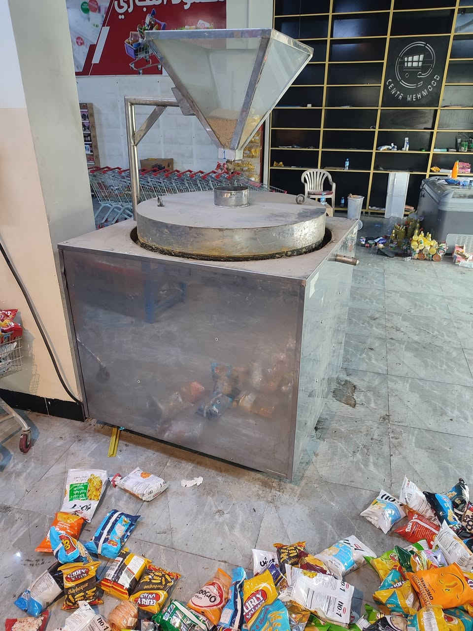 من رخصت الادمن
للبيع مكينه راشي نضيفه العرض 120 الارتفاع 105 
نوع الداخل حجر مكان كركوك 
اي استفسار ***********
