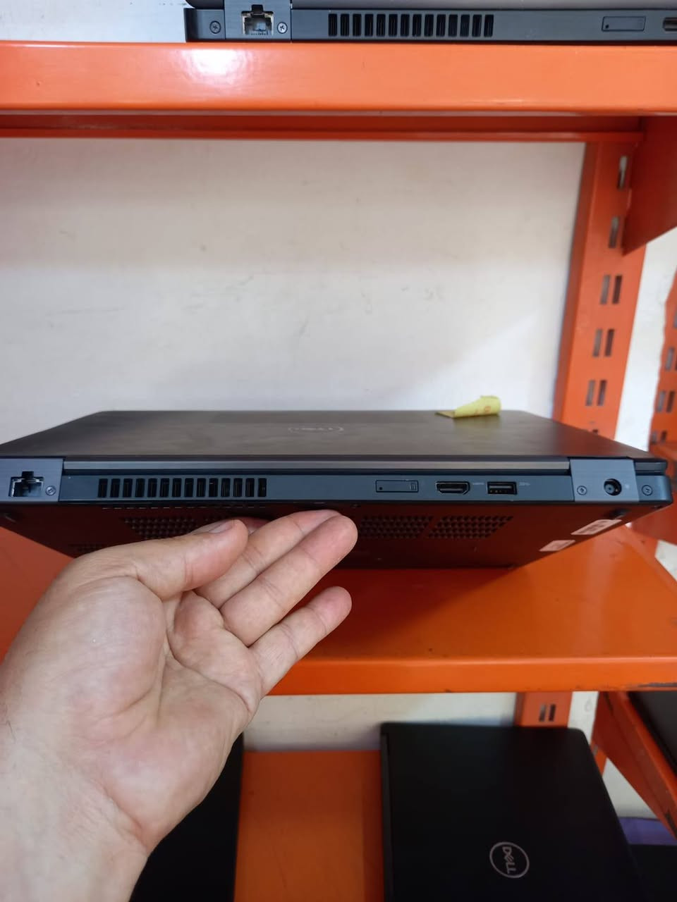 الشاشة لمس
لابتوب دل dell 5480
فئة المعالج  HQ
المعالج كور اي 7 الجيل 7
 من فئة HQ
الهارد    256    ssd 
الرام 8.     ddr4 
حجم الشاشة  14 لمس
الشاحنة اصلية 
يحتوي على منفذ تايب سي للشحن او نقل البيانات
نظام التشغيل ويندوز 10 عربي انكليزي 
الملحقات شاحنة وجنطة 
السعر  250
***********
***********
يوجد توصيل

متوفر 
تتوفر مجموعة لابتوبات بأسعار مناسبة ومواصفات مختلفة
