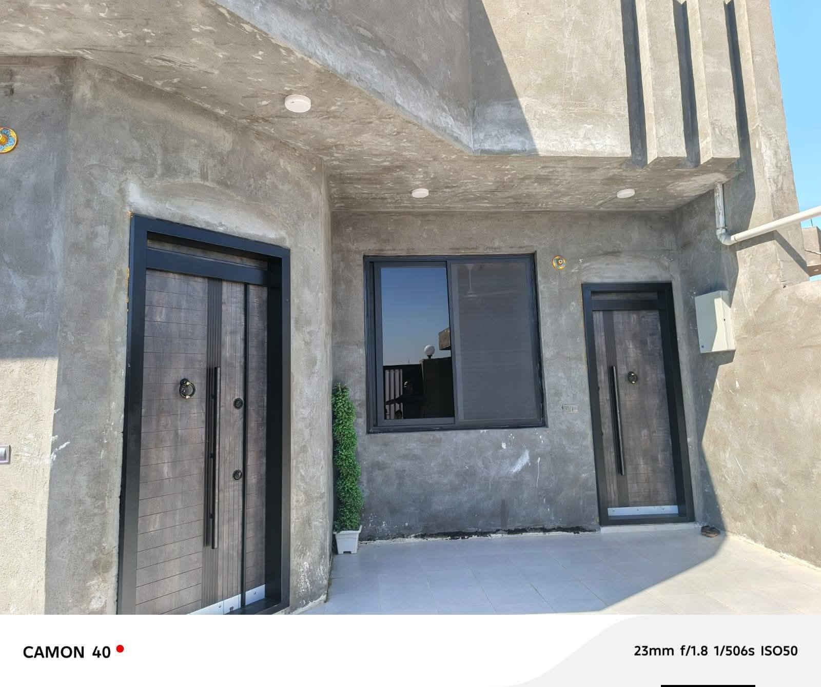 السلام عليكم 
دار لبيع 
مساحة 200 متر طابو زراعي سند 25 
الموقع شارع المعاره قرب السكلات 
ثاني قطعة عن شارع العام 
موقع مميز جدن جدن 
البيت يحتوي 
ستقبال 
وصاله 
وغرفه عدد 2 
مطبخ 
مجمع صحيات داخليه وخارجيه 
البناء حديث 
اي استفسار 
‏‪***********‬‏
