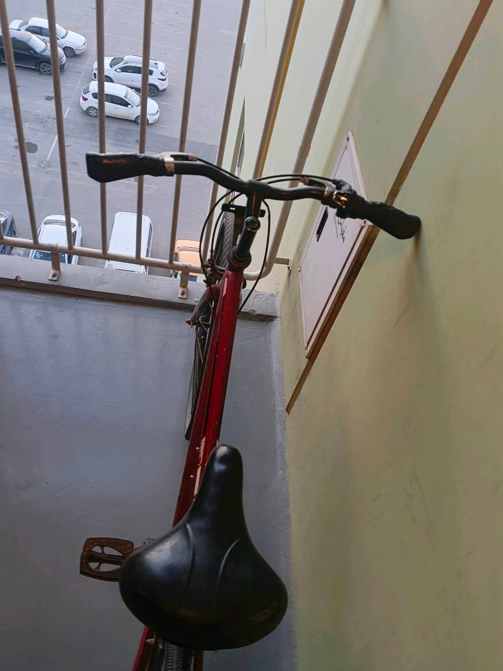 السلام عليكم عندي بايسكل اثنينهن C700 نضيفات الأسود بي بس بنچر خلفي والأحمر كامل مكمل سعر الأسود 40 والأحمر 100 مكاني بسمايه 