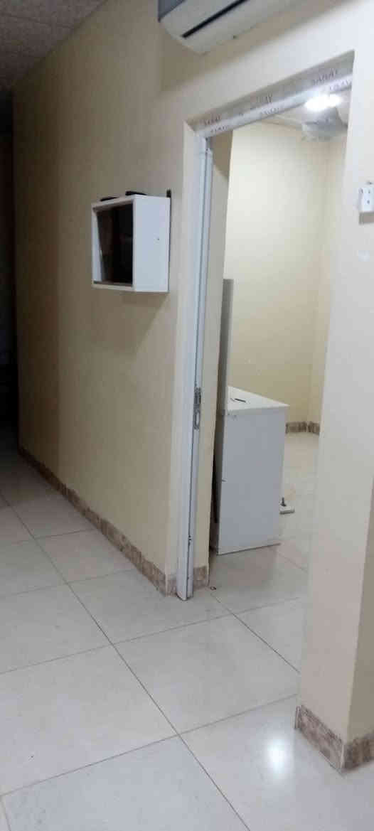 دار للبيع زراعي مساحة 150متر طابق واحد موقع حي واسطي المعوقين غرفتين نوم واستقبال هول مطبخ وصحيات كراج البيت فول سيراميك سقف ثانوي السعر المطلوب 110وبي مجال  اي استفسار عله خاص او اتصل بل رقم  ***********
