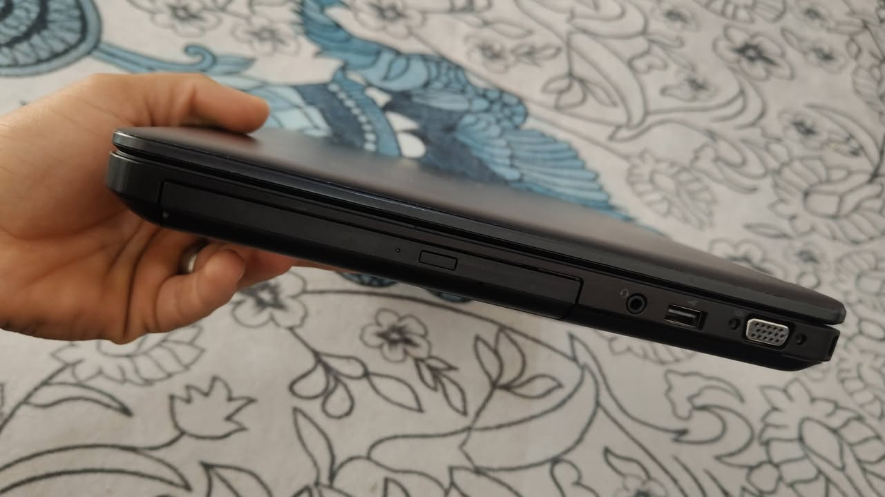 لابتوب دل للبيع  سعره 150الف 
استعمال قليل اخذته من اكسبرت ابو الحاسبات الي بلروان كلش نضيف ذاكرته 256 شاحنه وياه 
مكاني حي ميسان


**إذا كنت صاحب هذا الإعلان وتريد حذفه لأي سبب، رجاءا أرسل رسالة إلى الدعم الفني**