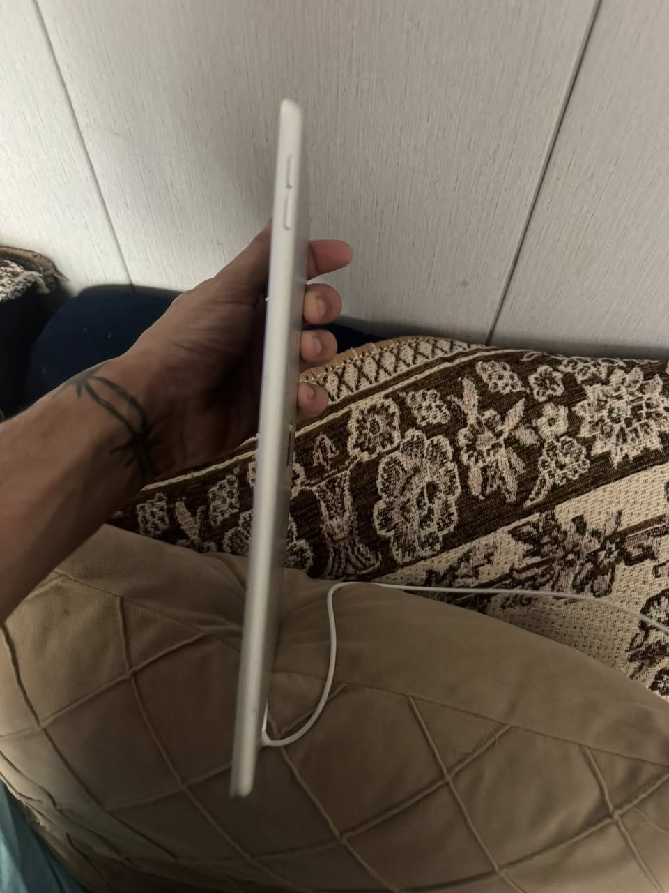 ايباد ٩ مساحه ٢٥٦ جهاز جديد زلغ مابي السعر ٢٢٥ وبي مجال المكان البياع للاستفسار ***********
