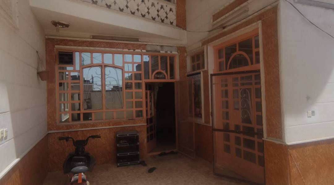 بيت للبيع في حي الميلاد النجف الاشرف
قرب شارع كربلاء مساحة الدار 200 متر 
شارع عشرين موقع مميز البيت طابقين
يحتوي ع غرفتين وصاله ومطبخ واستقبال مع سويت حمام ووتواليت غرفه غسيل 
الطابق الثاني يحتوي ع غرفتين مع سويت وصاله ومخزن 
لتواصل مع صاحب العقار الاتصال على الرقم
***********
