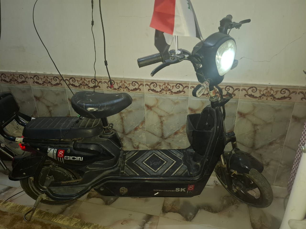 دراجه شحن S8 بطاريات جديده توني شديتهن اربعه فقط التاير امبنجر سعر ٢٥٠ وبيه مجال للشراي ***********
