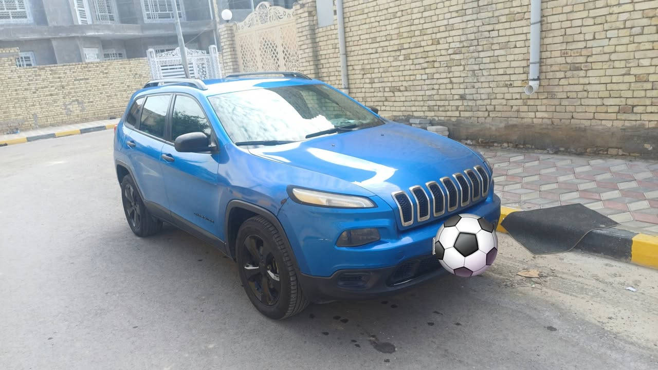 جيب شيروكي 2017 سبورت بلاك حرة بأسمي
محرك ستة سلندر 3.2 vvt 
كير ٩ نمر 
تبريد تدفئة كشنات + ستيرن
تشغيل عن بعد
نظام اوتوستوب
نظام اوتوسنترلوك
نظام اوتوسايد بريك
اربعة انظمة قيادة
و هواي مواصفات 
عدا الشاشة صغيرة و لا تحتوي كامرة
سيارة نظيفة و جاهزة
السعر 148 للاستفسار ***********
