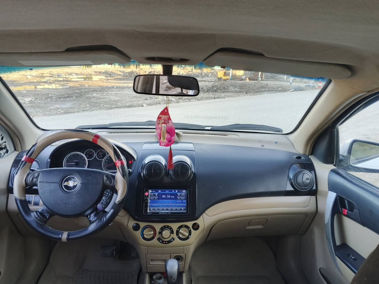 سلام عليكم افيو خليجي موديل 2011.محرك مفتوح فول اوتو سنويه بسمي لل2029 السياره بيهه رش شبر باب السايق والوراهه وبيهه بارد الجاملغ الامامي والباب. مكان السياره بابل محاويل. الخاص مغلق الشراي يتصل ***********.السعر 73وبيهه مجال
