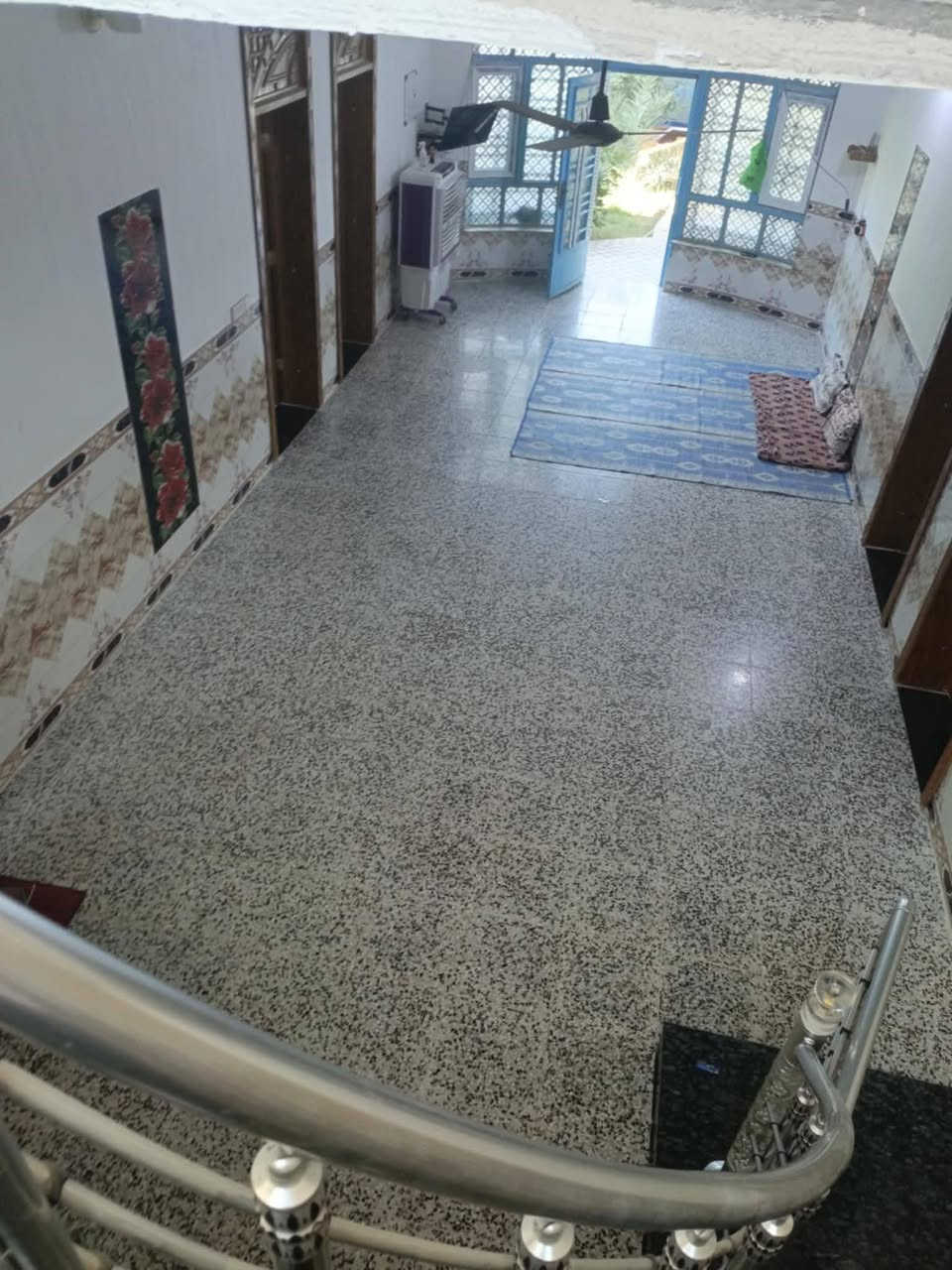 السلام عليكم بيت للبيع المساحه 400 متر طابو زراعي سند 25 يحتوي على غرفتين واستقبال ومطبخ حار وبارد وصاله صحيات داخليه وخارجيه وحديقه العنوان كربلاء طويريج  حي الجمعيه قرب كنطرة المستقبل السعر خاص للإستفسار اكثر الأتصال على الأرقام الموجوده 
***********
***********
