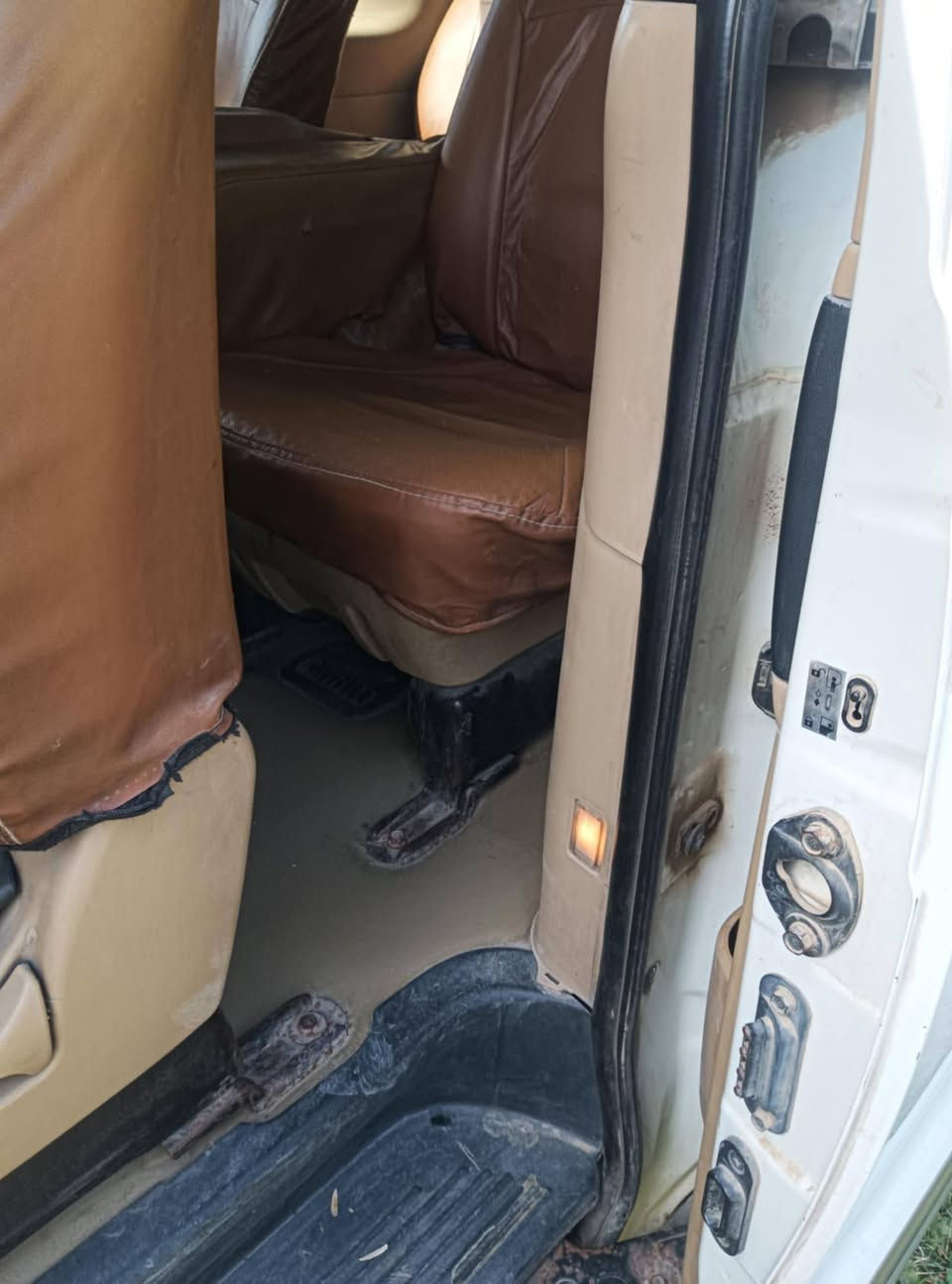 السلام عليكم ستاركس 2009رقم بغداد انكليزي بأسمي بيه بارد بالجاملغ الخلفي ورشه صبغ بالجنطه 
مكينه تبخير وبيه تنقيص بسيط.. بابل القاسم 
السعر 120
***********
