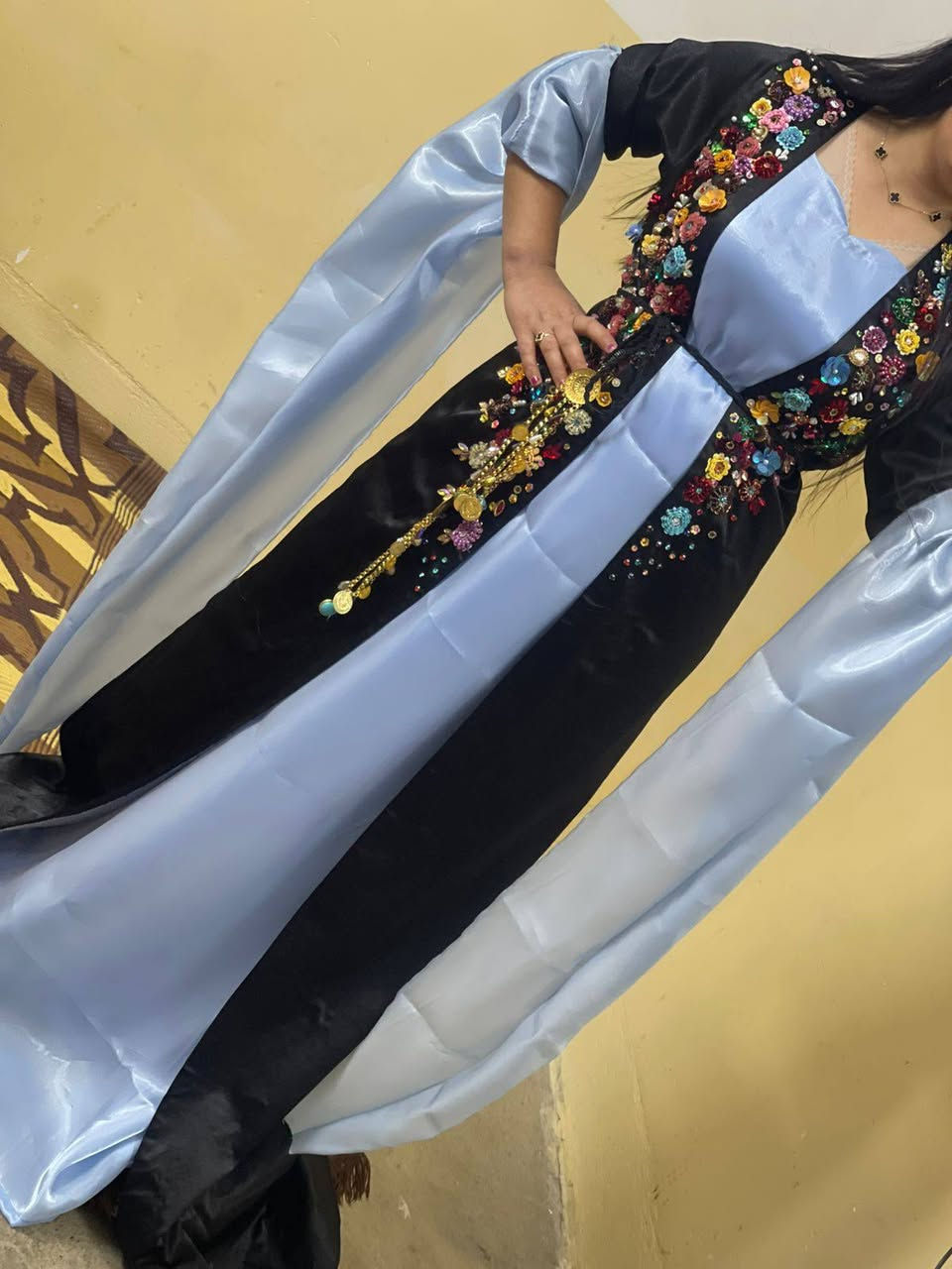 جلى كوردي شغل يدوي 
يوجد شحن كافه دول


**إذا كنت صاحب هذا الإعلان وتريد حذفه لأي سبب، رجاءا أرسل رسالة إلى الدعم الفني**