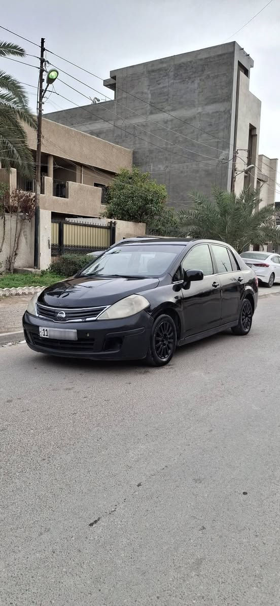 السلام عليكم
نيسان فيرسا موديل 2008 
رقم بغداد دولي بأسمي 
كير محرك نضيفات 
صدر نظيف . تبريد شغال 
كير اوتوماتيك . محرك 1800 
شاشه + كامره خلفيه + بصمه صندوك 
↖️السياره مصبوغه حزام ↗️
مكان السيارة بغداد العامريه 
السعر 65 وبيها مجال 
للاستفسار ( *********** )
