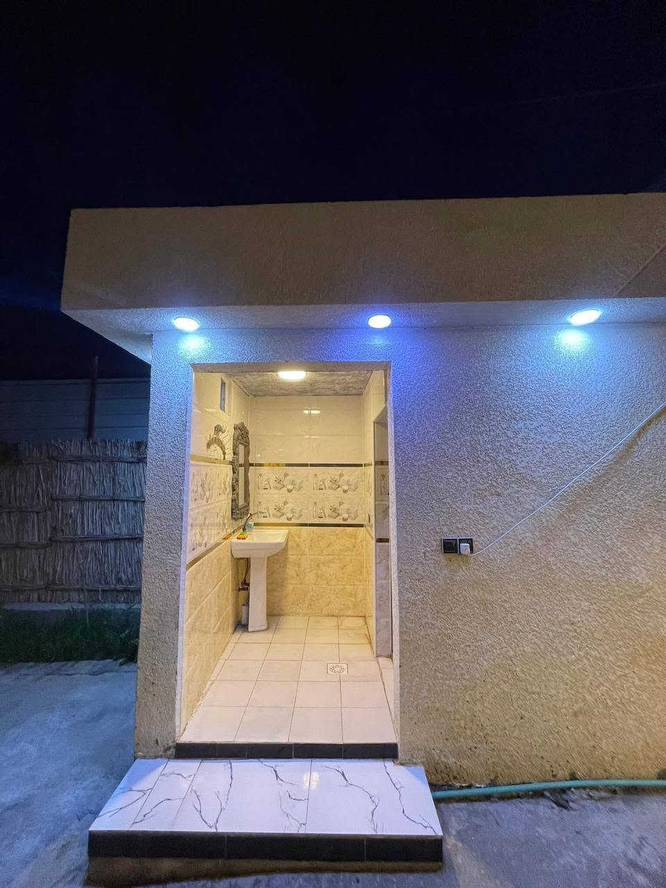 سلام عليكم
دار للبيع  🚞 
مساحه 500 بسند مساحه البناء 200 متر واقع حال 850  متر واجه ١٨ متر طابو زراعي سند 25 عله طابو المحموديه بناء حديث ٣ غرف نوم حمامات  2 بناء سنه 2024 العنوان خلف بانزين خانه حي الصفاء قرب حولي المحموديه تبليط الباب البيت مدرسه قريبه  ماء خطين +بير البيت بناء بلوك درجه اولى
السعر ١٥٥ مليون
ابو محمد الخالدي  *********** واتس ***********
مكتب النور للاستثمارات العقارية
