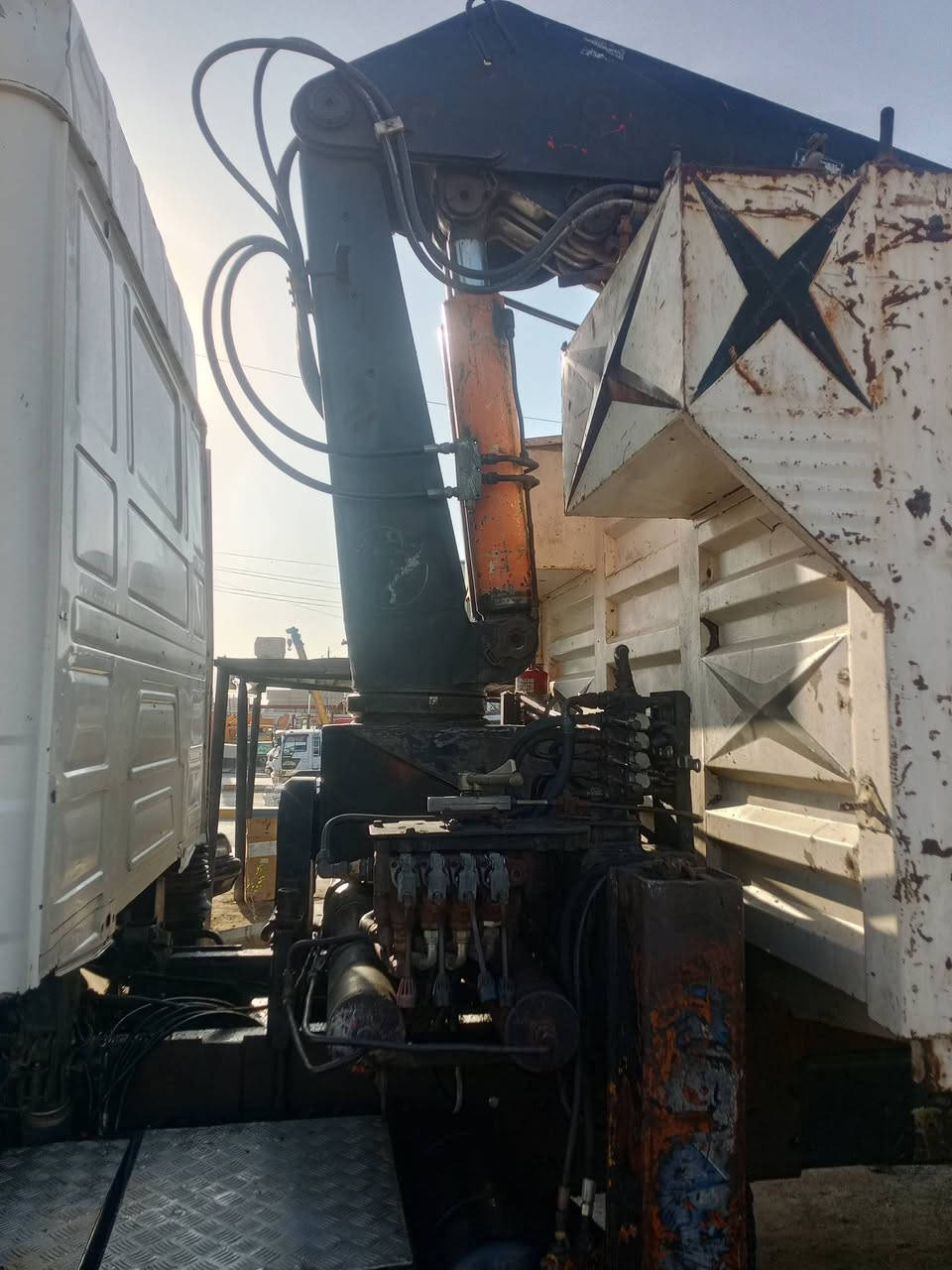 سلام عليكم كرين هياب  للبيع حجم 295 اربع سلايتات اربع ابطلة دوران + مظخة وشكلات وتانكي ويا الاتتفسار الاتصال 
***********
