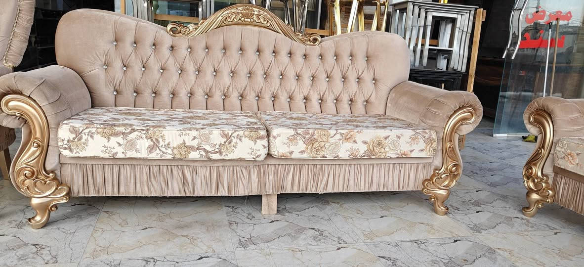 تخم قنفات رئاسي اخو جديد سفنج 100% نظافه فول 
معرض ومعمل سند للبيع وشراء الاثاث المنزلي جديد ومستعمل داقوق سايدين العشاير قرب صيدليه النعيم دكتور خليل يوجد لدنيا تفصال قنفات وديوان حسب الطلب وباحدث الموديلات الاستفسار ***********@***********
