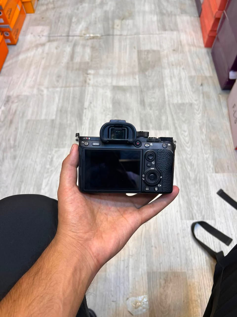بدي سوني a7Riii
نظيفة جداً مع الكارتون والملحقات
شراي راسلني خاص او واتساب
مكاني بغداد مدينة الصدر
***********
