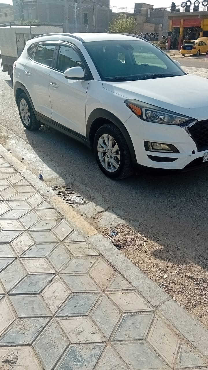 توسان مديل ٢٠ بيهه جاملغ وبنيد بدون دواخل فول ماشيه ٤٩ / ١٧٠قفل واسط الصويره ***********
