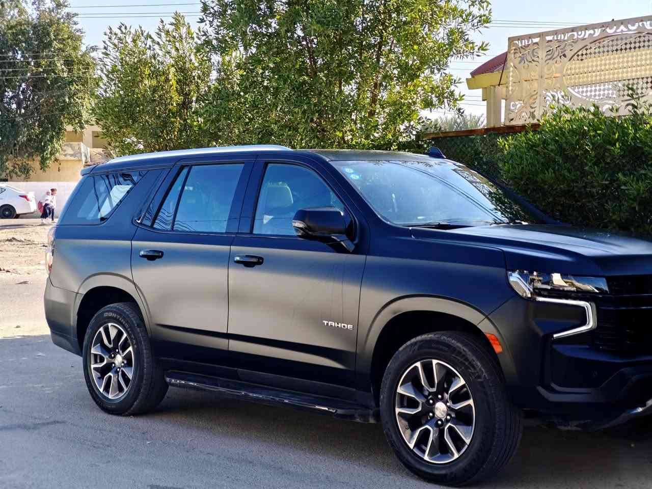 رمضان كريم عليكم 🌜 
السلام عليكم للبيع تاهو فئه LT  ال تي
وارد خليجي وكاله المنصور موديل 2023
ماشيه 40 الف كيلو متر بعدها بريحه الشركة
محرك 5.3 المرغوب 
مواصفاتها فول الفول :
5 كاميرات محيطيه 
3 شاشات 
بانوراما
عداد ديجتال
مقاعد جلد وكهرباء 
وباقي المواصفات معروفه الخ .........
رقم بغداد دولي باسمي تحويل مباشر 
السيارة كفاله عامه من كلشي(صبغ تبديل فتح بارد دبل كود)
السيارة مغلفه PPF مات ضمان عشر سنوات 
 جديدة وجاهزه وكل غراض الشركة وياها 

العنوان بغداد حي الجهاد 
السعر/ 510 ورقه 
للاستفسار/ ***********
